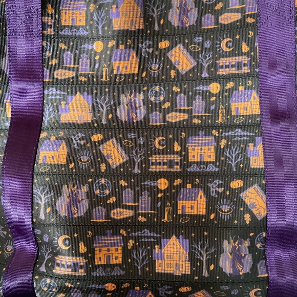 HARVEYS DISNEY  HOCUS POCUS Sanderson Sisters seatbelt tote 2023 LIMITED RETIRED - Picture 15 of 16